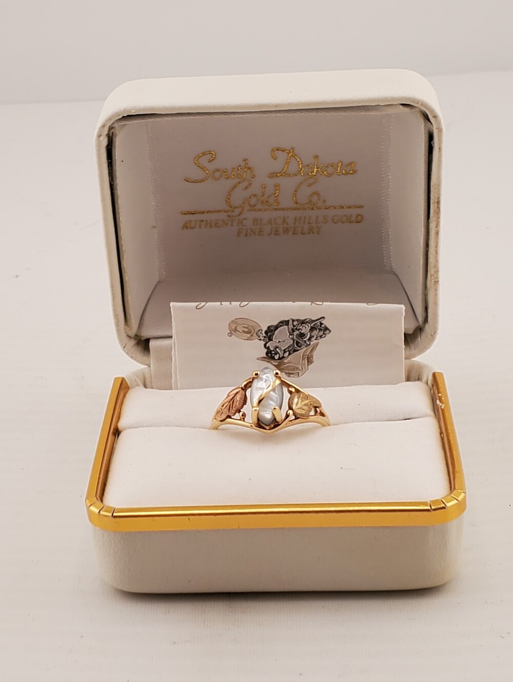 10k Black Hills Gold MOP Ring 6.75 - Picture 10 of 11